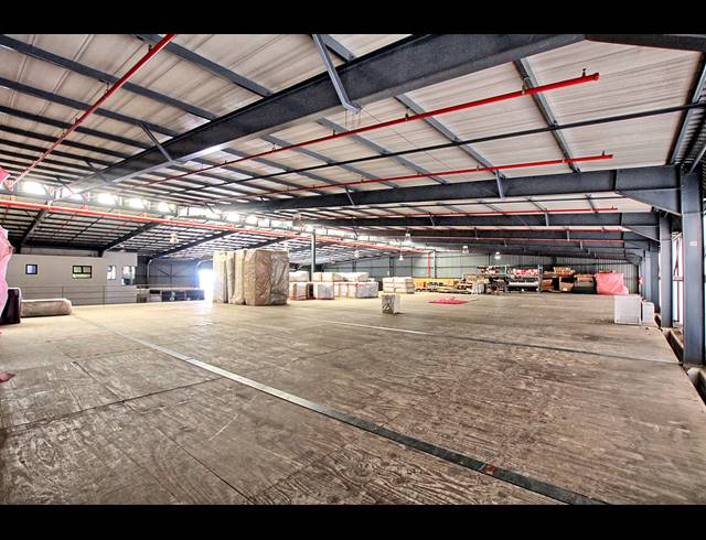 2,700M² WAREHOUSE TO LET IN HOOGLAND